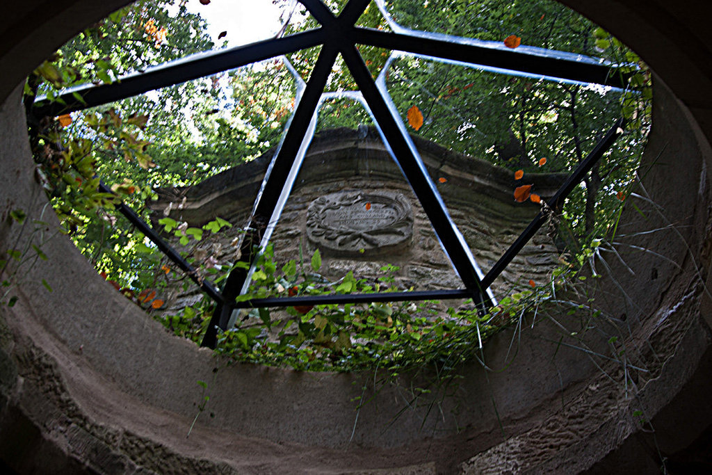 20121008 1439RWw Mausoleum