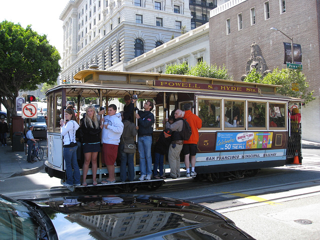 SF Nob Hill: Cable Cars 2970a