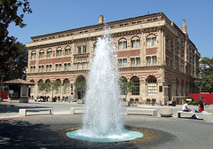 Fountain and the USC Student Union, July 2008