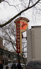 Seattle Top Pot Doughnuts sign 4085a