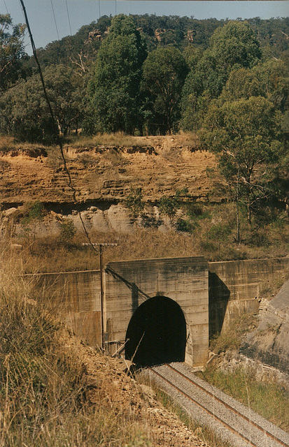 199304Ulantunnel4Dn0008