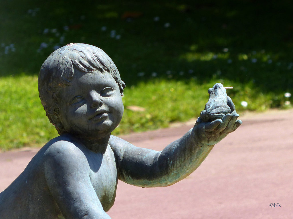 L'enfant et la grenouille