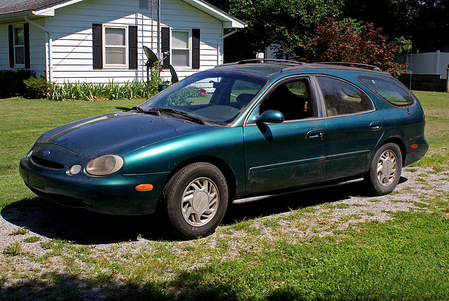 1996 Ford Taurus GL Station Wagon