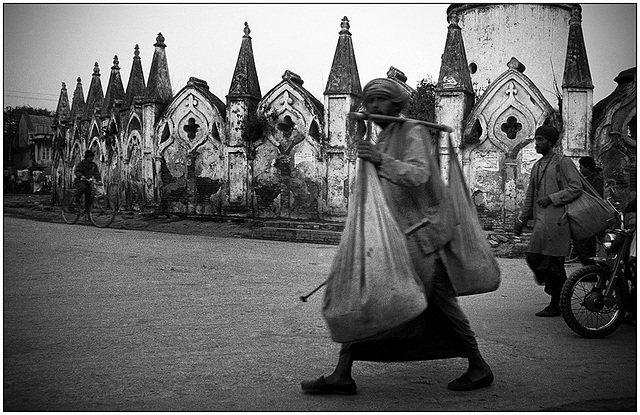 Passants d'un soir. Passers from evening .