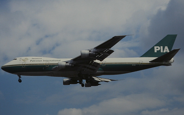 Pakistan International Airlines Boeing 747-200