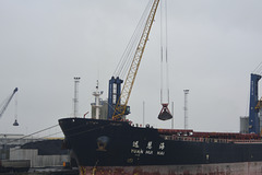 Belfast Harbour 2013 – Yuan Hui Hai unloading