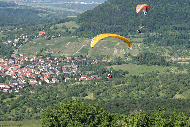 Gleitschirmflieger am Hohenneuffen