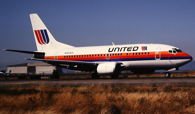 United Airlines Boeing 737-500