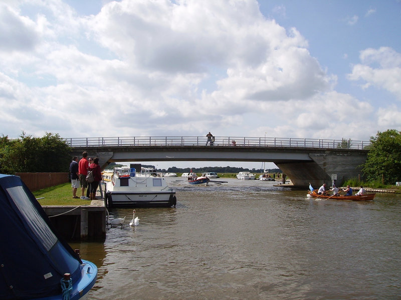 WR (O&A) - Arriving at Acle Bridge