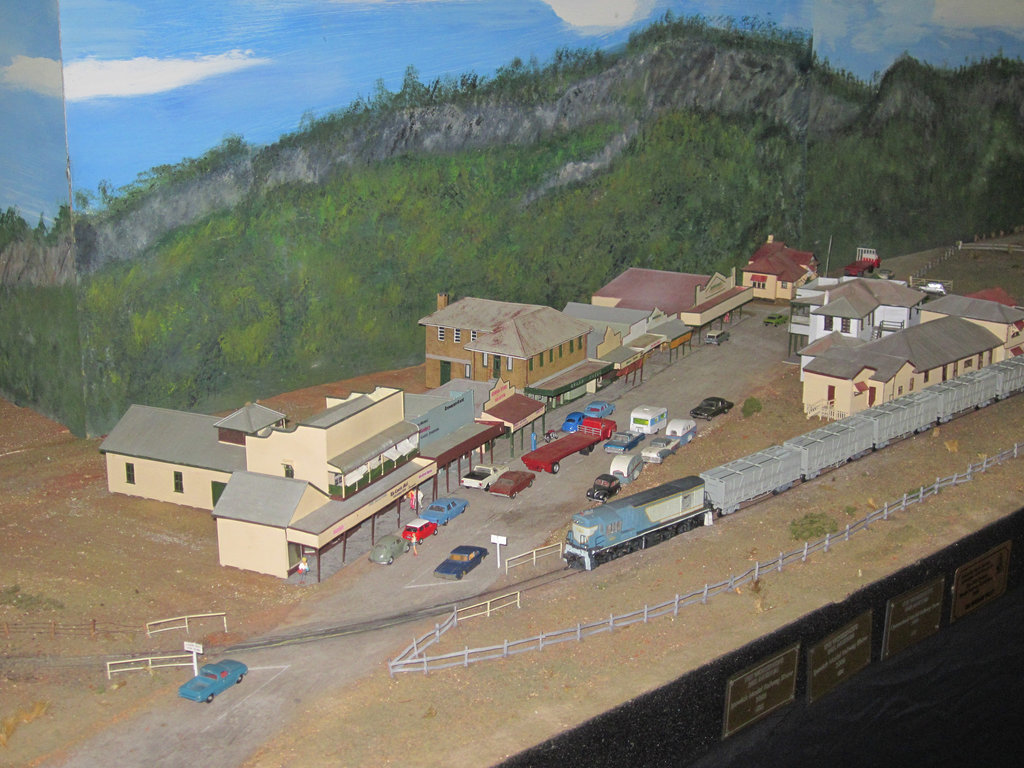 201306TmbaModelRailExhibit 069