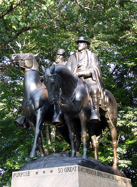 Lee-Jackson Monument in Baltimore, September 2009