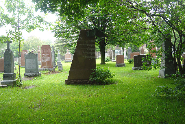 Notre-Dame-des-Neiges Cemetery, Montreal