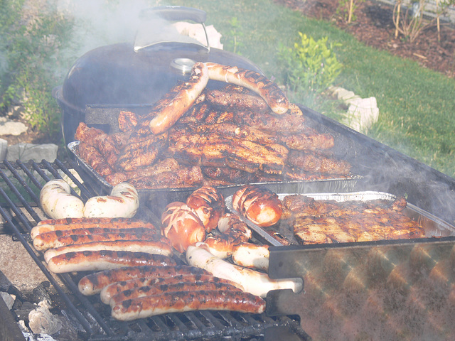 Grillwürstl und Fleisch