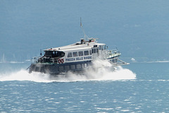 Limone. Bald ist die Höchstgeschwindigkeit von ca 60-65 kmh erreicht. Die Fahrt von Limone nach Malcesine dauert knapp 10 min.  ©UdoSm