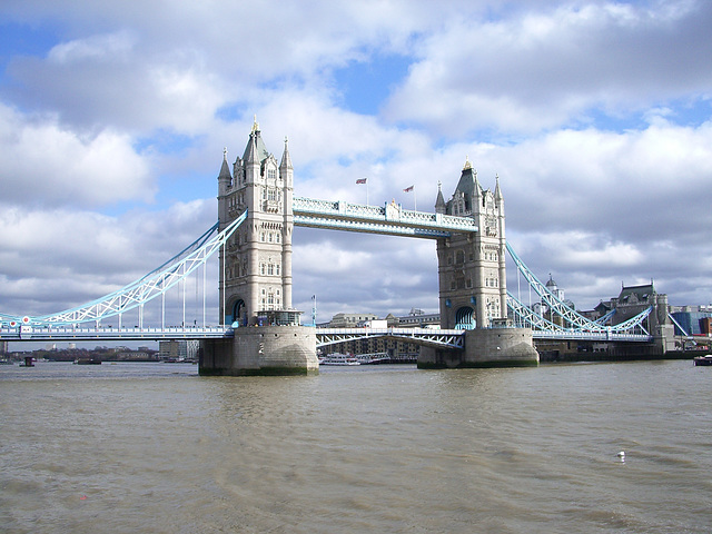 Tower Bridge: even more sunshine