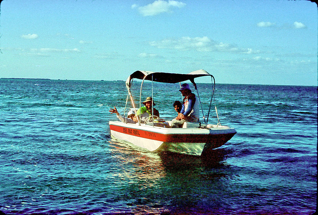 07-boat_on_bay-r_adj