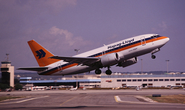 Hapag-Lloyd Boeing 737-500