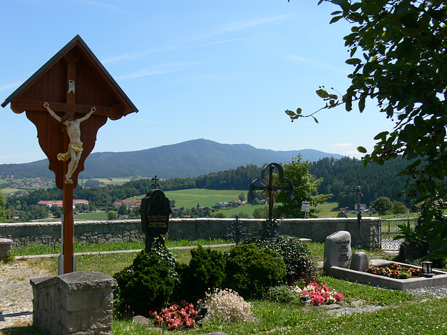 Friedhofskreuz Weißenregen