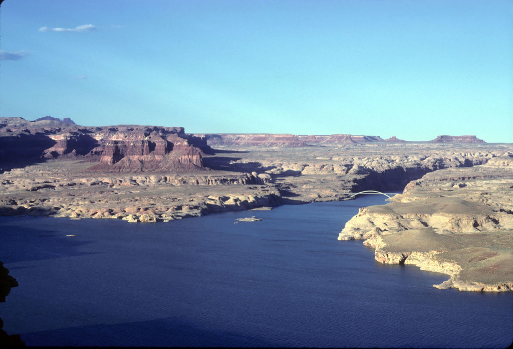 05-lk_powell_near_Hite_ig_adj