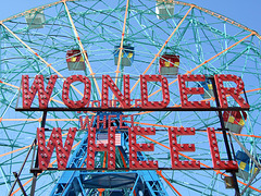 Deno's Wonder Wheel in Coney Island, June 2007