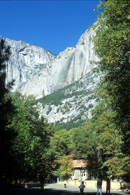 45-yosemite_falls_dry_ig_adj