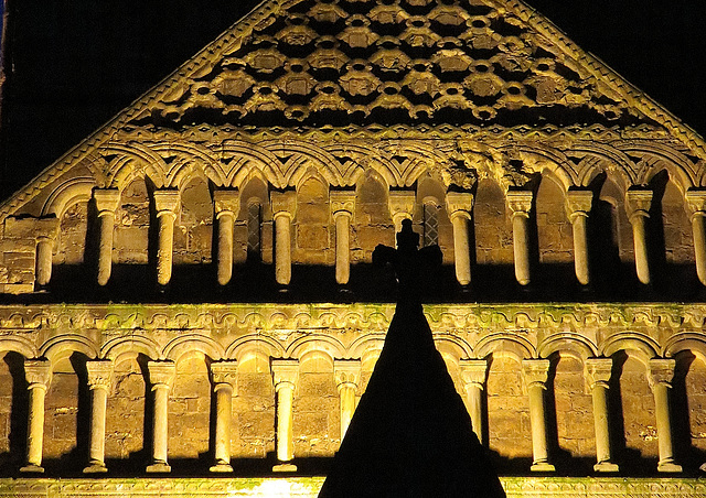 lincoln cathedral at night