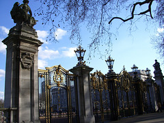 St. James's Park: Canada gate