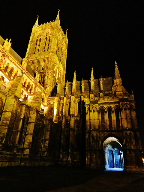 lincoln cathedral at night