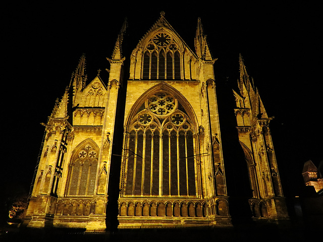 lincoln cathedral at night