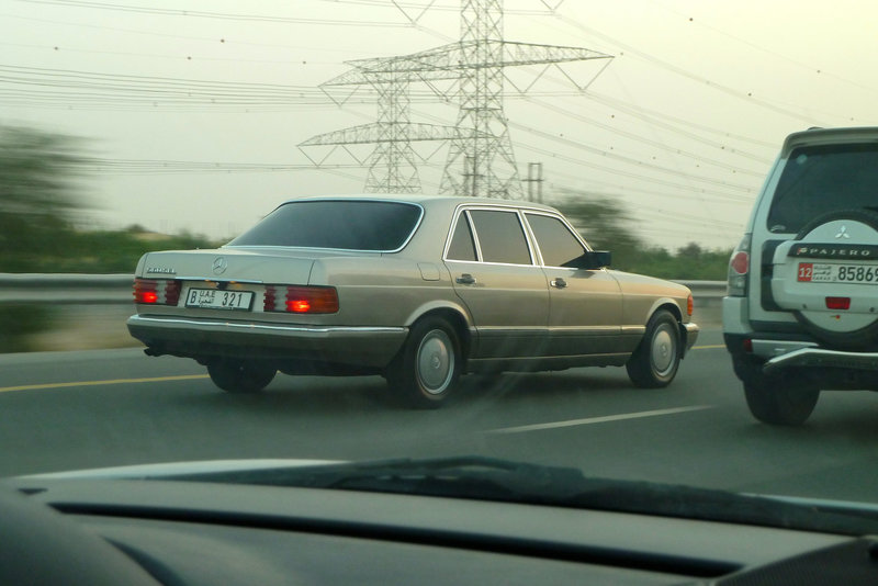 Dubai 2013 – Mercedes-Benz 560 SEL