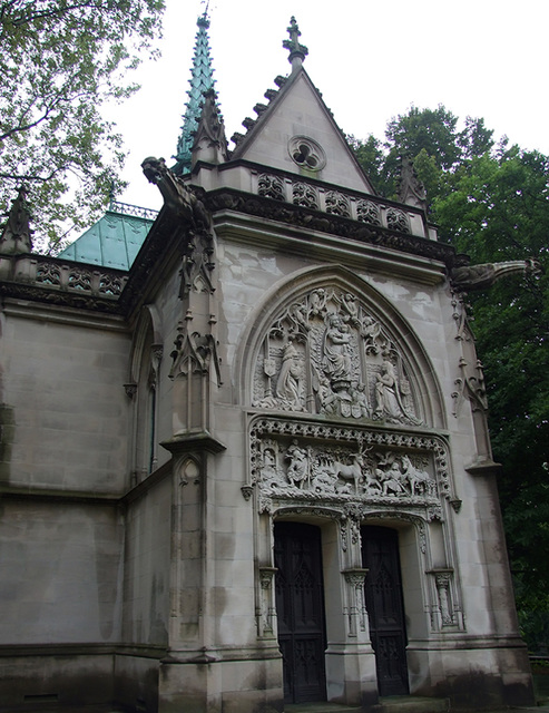 Neo-Gothic Mausoleum in Woodlawn Cemetery, August 2008