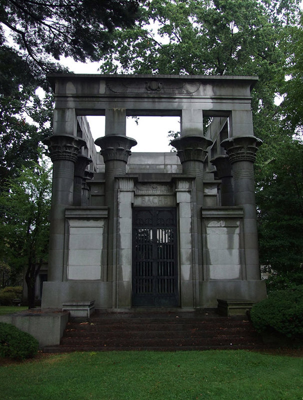 Mausoleum in the form of an Egyptian Temple in Woodlawn Cemetery, August 2008