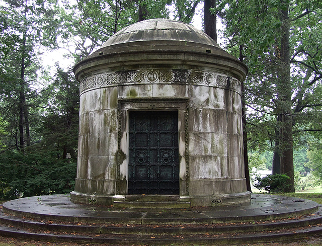 "Tholos-Shaped" Mausoleum in Woodlawn Cemetery, August 2008