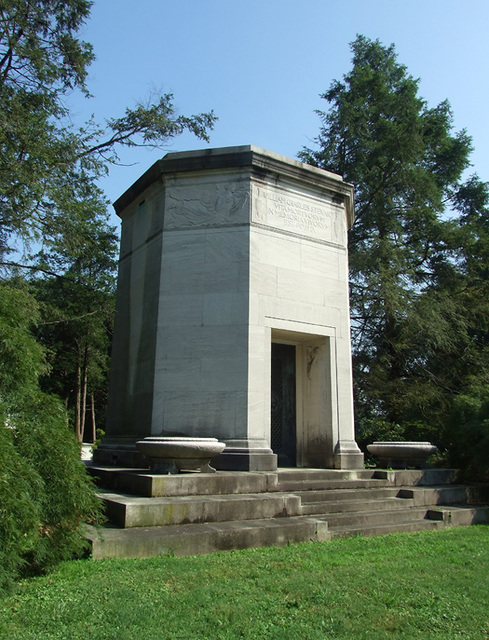 Polygonal-Shaped Mausoleum in Woodlawn Cemetery, August 2008