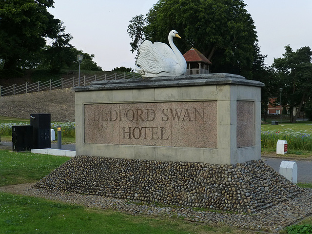 Swan Hotel, Bedford - 4 July 2013