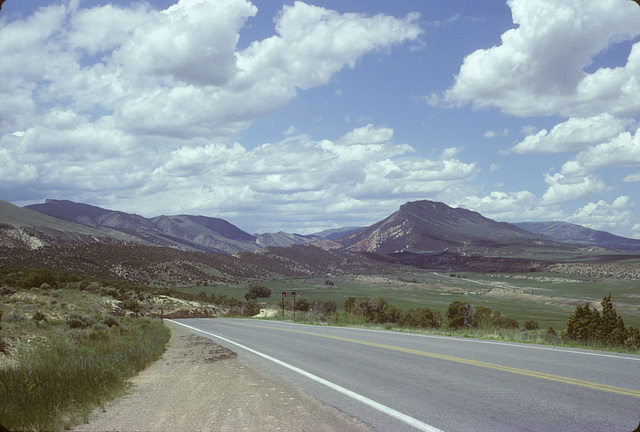 21-hogbacks_near_Vernal_UT_ig_adj