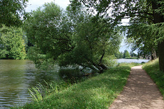 lago, vojo, homo kaj  "La ŝtono" (See, Weg, und "Der Stein")