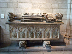 Sepulchral Monument of Ermengol X in the Cloisters, Sept. 2007