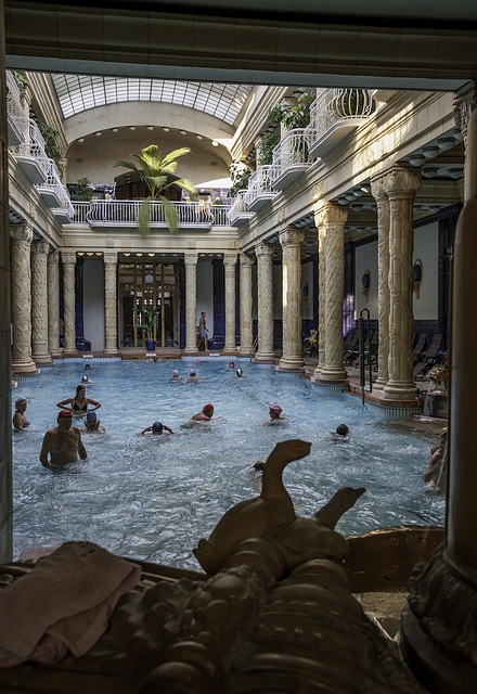 Bains Gellert, piscine intérieure