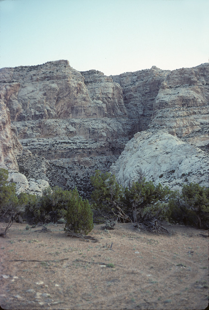 04-cliffs_near_Dinosaur_CO_ig_adj