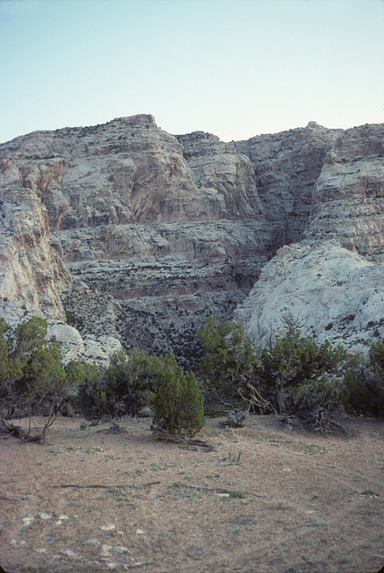 03-cliffs_near_Dinosaur_CO_ig_adj