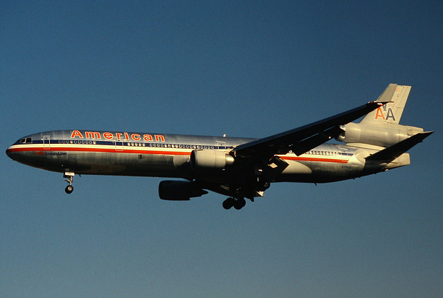 American Airlines McDonnell Douglas MD-11