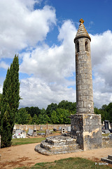 Lanterne des morts (XIIIe S.) du cimetière de Château-Larcher - Vienne