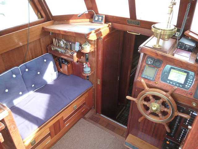 MF - Wheelhouse, non-helm seating (July 2013)