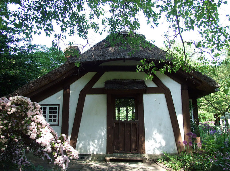 Thatched Cottage in Old Westbury Gardens, May 2009