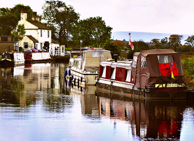 Barrowford: The lock-keeper's cottage and boats.