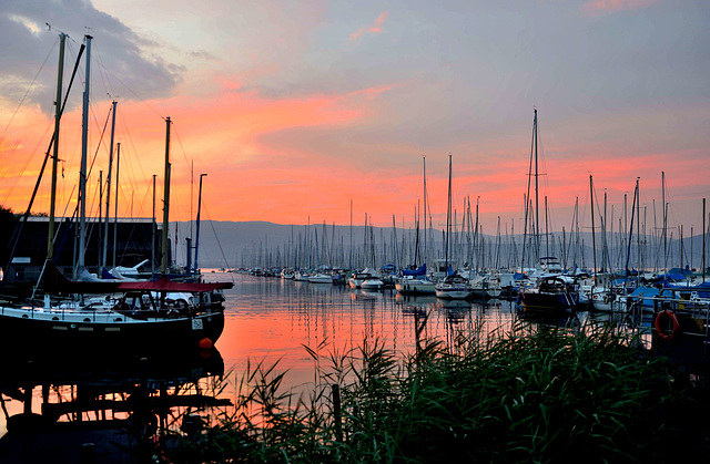 Crépuscule au port de Chevroux...