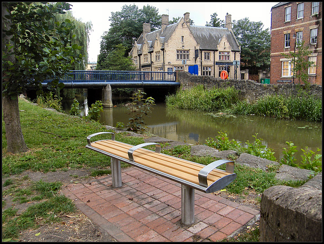 tacky new seat at Hythe Bridge