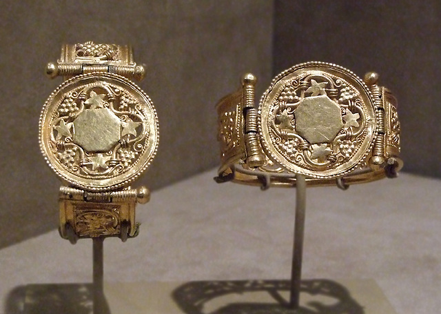 Pair of Bracelets with a Grapevine Pattern in the Metropolitan Museum of Art, March 2010