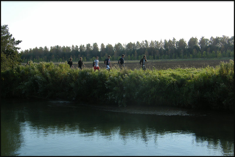 walkers on the Thames Path